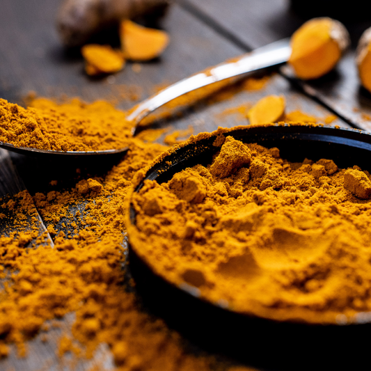 Curcuma & peau : pourquoi c’est efficace ?